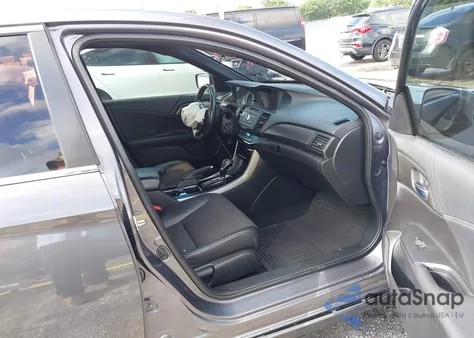 2017 Honda Accord Sport z USA, uszkodzony, nr VIN 1HGCR2F54HA277081